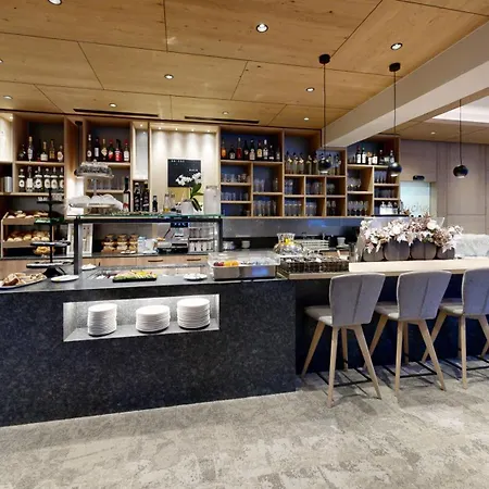 ゲストハウス Cafe-pension Erika ペルティサウ